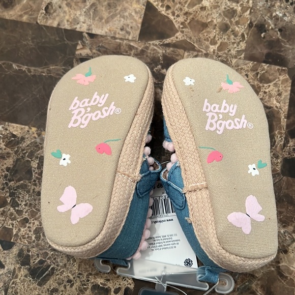 NWT. Baby Oshgosh size 3 - Picture 3 of 3